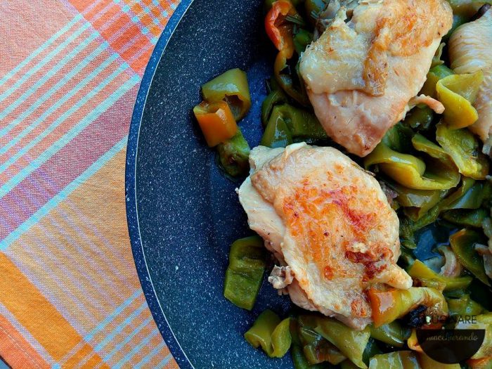 cosce di pollo e peperoni