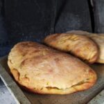 La scacciata catanese con la verdura: la ricetta della scacciata siciliana